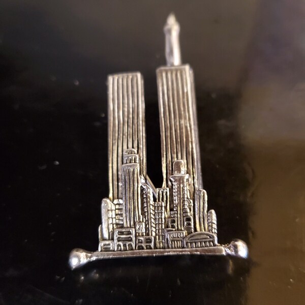 World Trade Centers Twin Towers pendant/pin