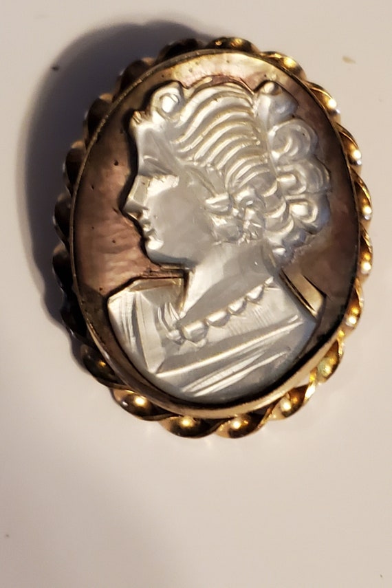 Cameo pin or pendant