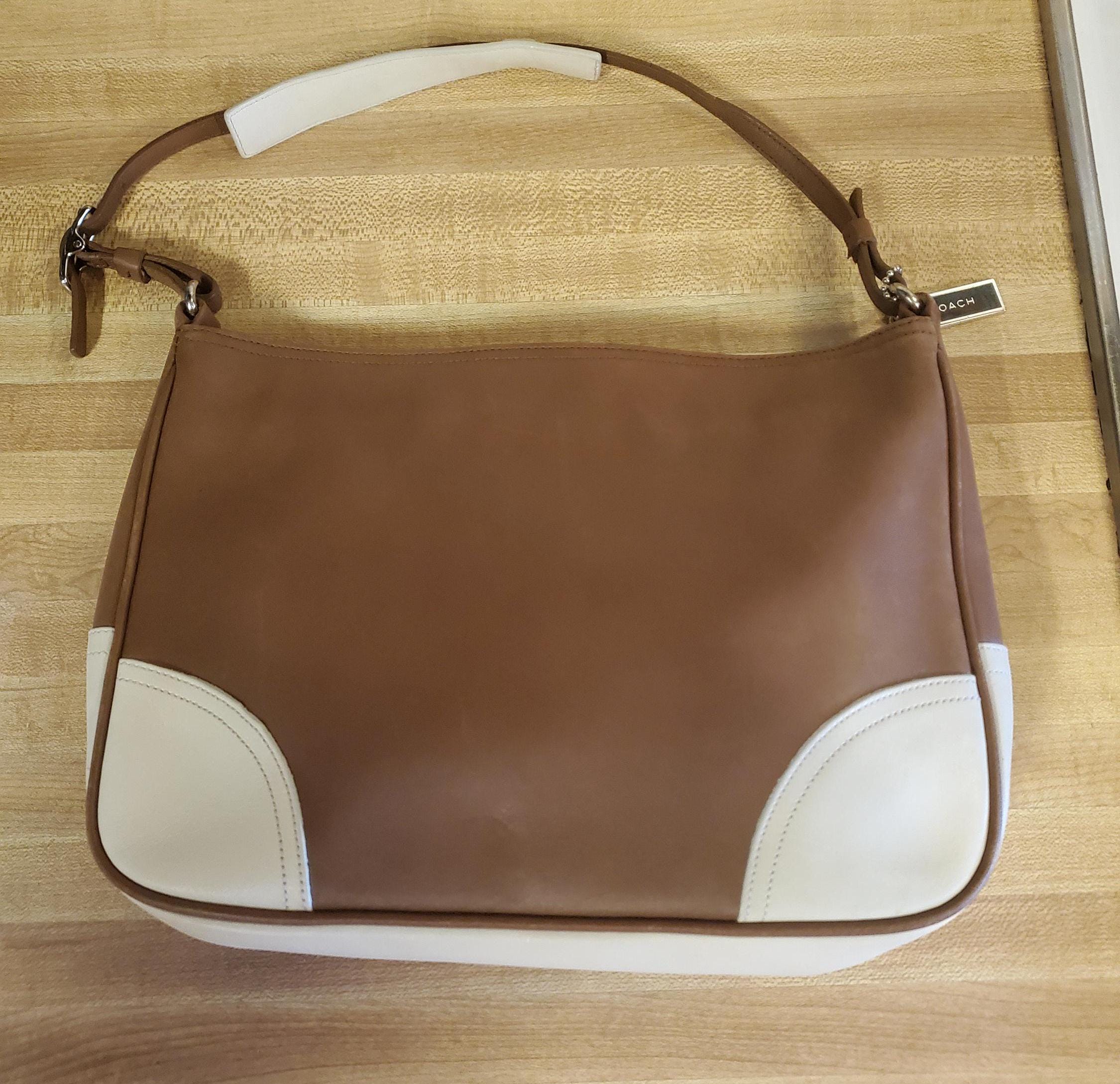 ブラウンとアイボリーのレザーハンドバッグ COACH 8148 Coach Caramel Leather Shoulder Bag: Cream Accent, Gold