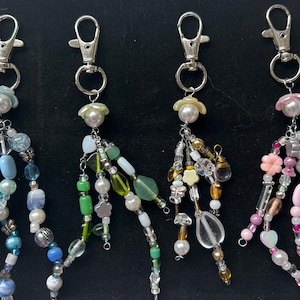 Handmade Beaded Jellyfish Keychain – Ocean-Inspired Bag Charm – 4 Colors Available