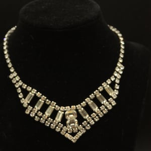 Lovely, unmarked 6&quot; rhinestone necklace