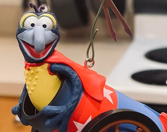 Gonzo the Great, 2000s Muppets musical Keepsake Christmas ornament by Hallmark in MINT CONDITION, SEALED in box