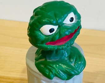 Oscar the Grouch, 1970s Sesame Street ceramic porcelain figurine from Gift World of Gorham in PERFECT CONDITION