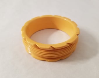 Vintage Bakelite Butter Yellow Ribbed Deeply Carved Bangle Bracelet