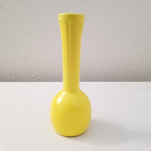 Vintage Midcentury Modern Bright Chartreuse Matte Yellow Art Nouveau Haeger Pottery Vase #221
