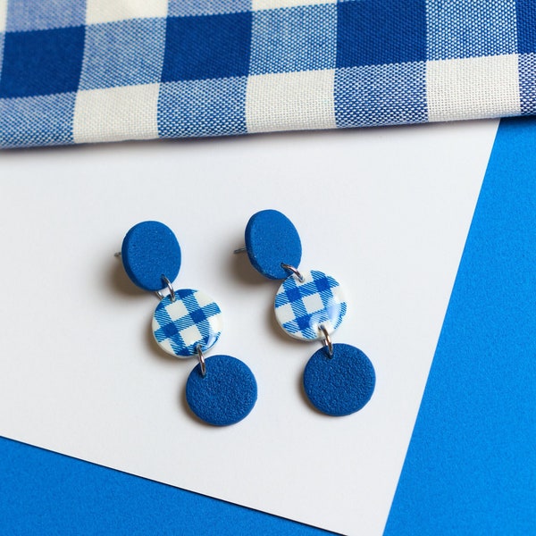 boucles d'oreilles d'été bleues, accessoires bleu klein, boucles d'oreilles vichy, bijoux bleu vichy