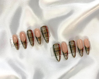 Uñas postizas con diseño de tartán verde
