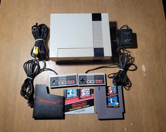 Nintendo NES Console + 2 Controllers + Super Mario / Duck Hunt + Cables! *Tested & Authentic*