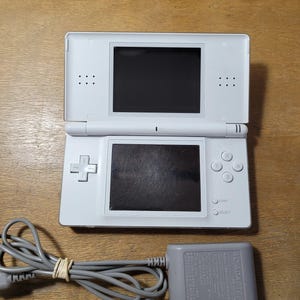 White Nintendo DS Lite Console + Charger *Tested*