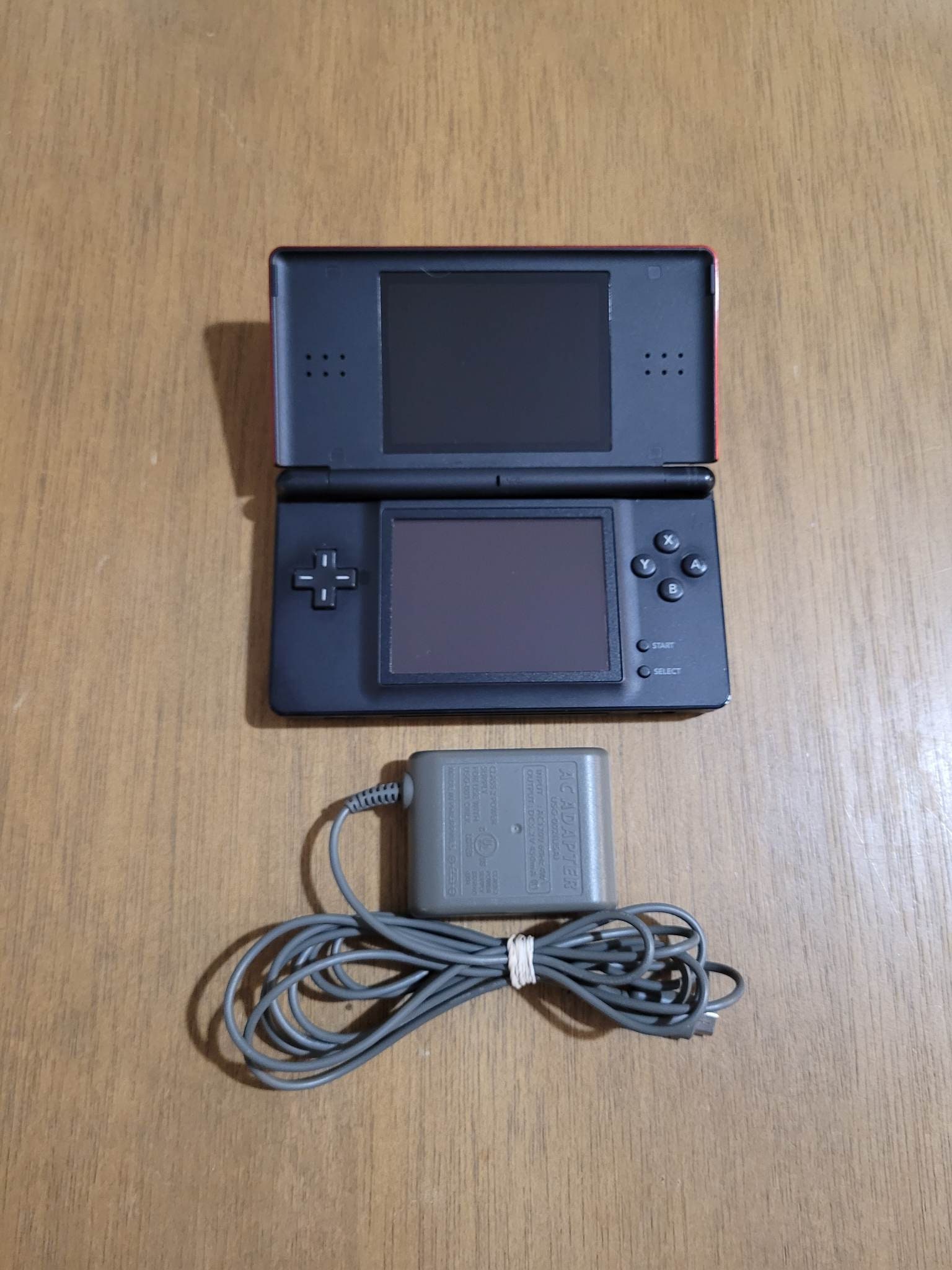 Original Nintendo dsi classic handheld game console ndsi contains