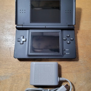 Black Nintendo DS Lite Console + Charger *Tested* *Read Description*