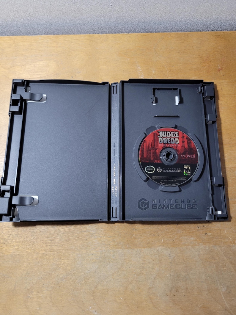 Red Gamecube Disc Judge Dredd : Dredd Vs Death - Nintendo Gamecube *tested & Authentic ...