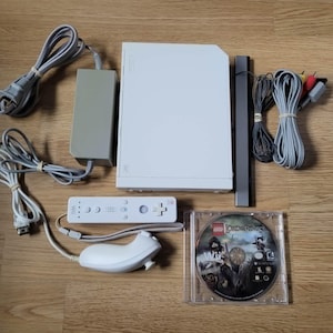 White Nintendo Wii Console + Lego Lord of the Rings + Remote