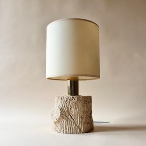 Vintage italiensk skulpterad travertinbordslampa med trumskärm