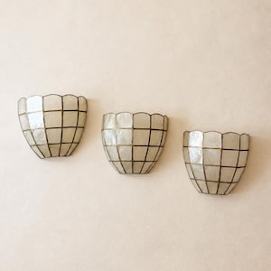 Set med 3 vägglampetter i art déco-stil i snäckskal i capiz och mässing