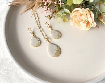 Ohrringe und Halskette mit Betonkern - Schmuckset aus goldenem Edelstahl - Handgemachter Betonschmuck, Geschenkset, Weihnachten