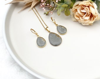 Goldenes Schmuckset mit Betonkern - Edelstahl Fassungen - Edelstahl Kette - Concrete Schmuck, Zement Schmuck, Handgemacht, Weihnachten