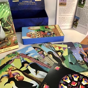 Baraja de Tarot Pingüino Místico - Royal Blue Matte Edges
