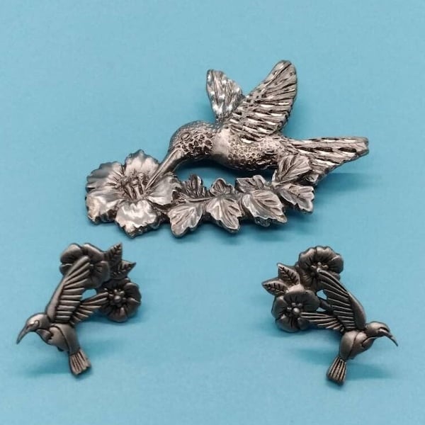 Jewelry, Brooch, Birds, Hummingbirds, Hummingbirds and Flowers, One brooch, Two Lapel Pins, Pewter, Markers Mark, Spoontiques, JJ, 1980s Vtg
