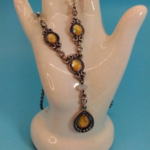 Avon sh bracelet top