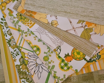 Wallpaper Samples, Wallpaper Sheets, Ten Pages of 14 x 18 inch Retangle Pages, Sunvinly, Sunworthy, Made In Canada, Vintage 1970s Wallpaper