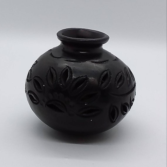 black pottery clay