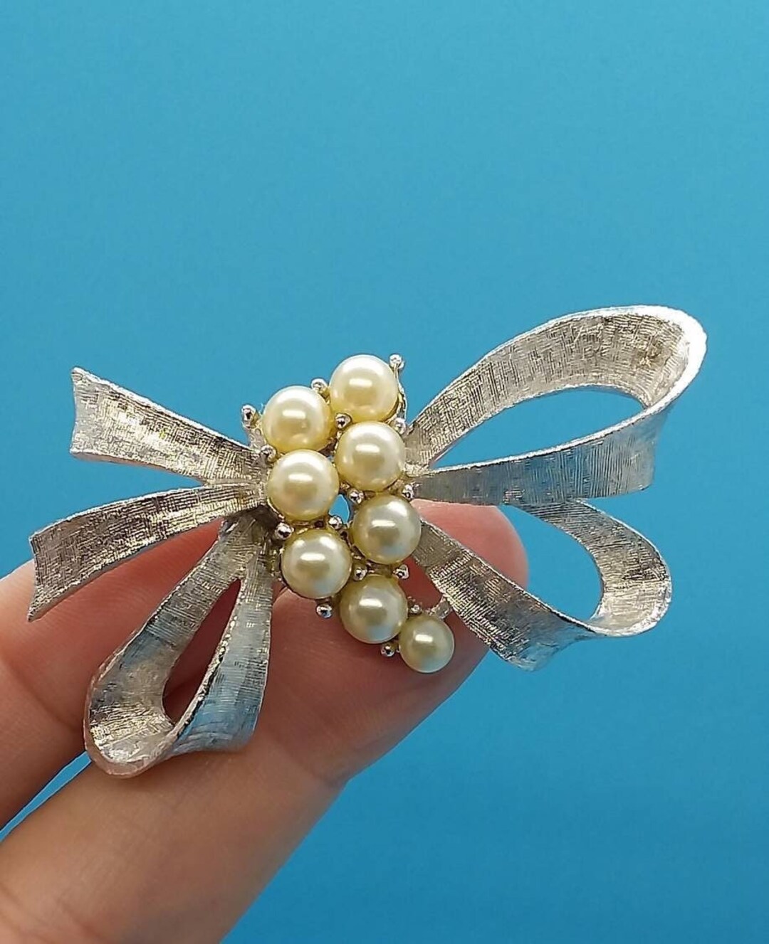 Jewelry, Brooch, Ribbon Brooch, Swags of Silver Tone Metal
