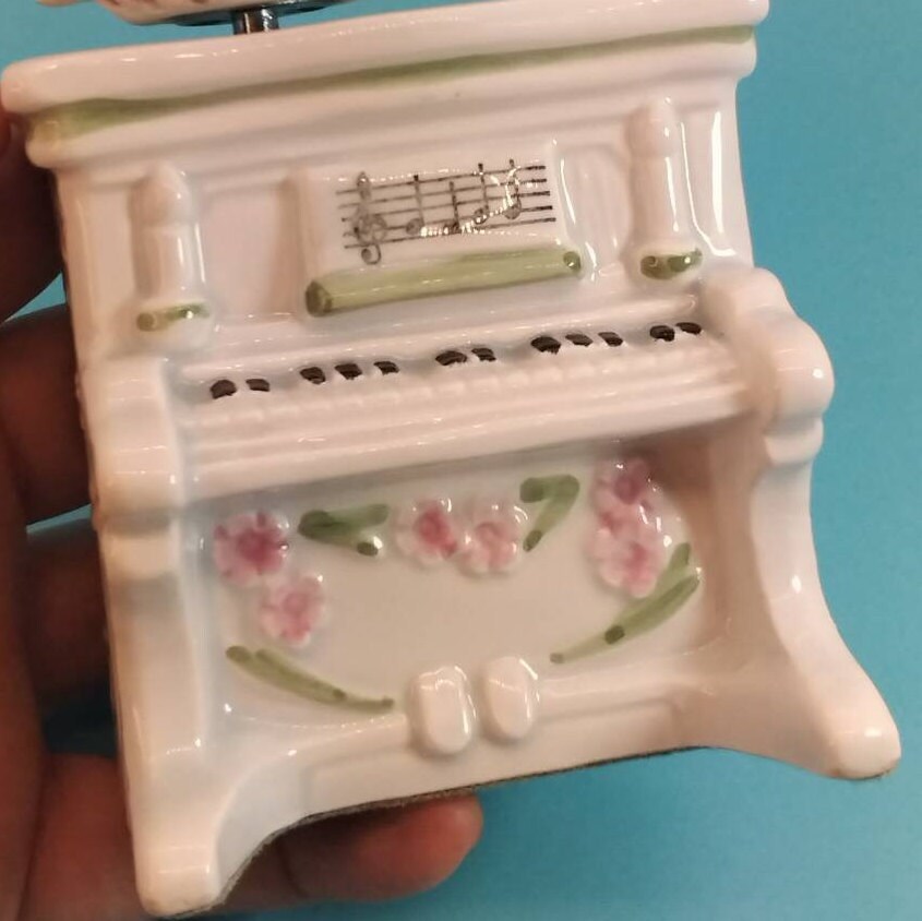 フランス製 トレー cat lady smoking playing piano Nora The Piano Cat: The Sequel - Better than the original