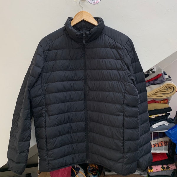 Size XL: Uniqlo puffer light weight durable water repellency jacket