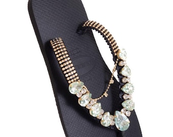 Sandálias Havaianas personalizadas, pretas com detalhes brilhantes, modelo Verbena, para noivas.
