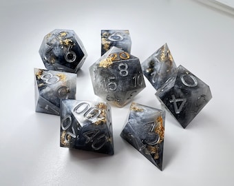 El bien y el mal: juego de dados de borde afilado de 7 piezas hecho a mano + dados D4 DnD de cristal / conjuntos de dados D&D hechos a mano