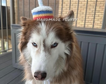 Gehäkelter Geburtstagskuchen-Party-Hut für Hund oder Katze
