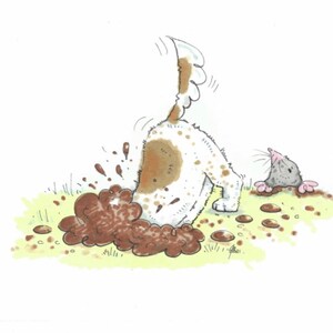 Peut inclure: Un chien tacheté brun et blanc avec une queue brune creuse dans la terre. Le chien est couvert de boue et il y a des éclaboussures de boue sur le sol. Une petite taupe grise sort d'un trou dans le sol.