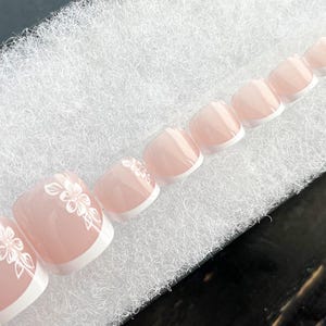 Handmade Flower Pedicure Press On Toenails: 24pc Gel False Nails