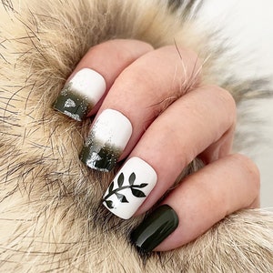 Handmade Glossy Green Leaves Press On Nails: Short Square Fake Nails