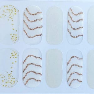White Wavy Lines Glimmer Nail Polish Strips: Easy Application