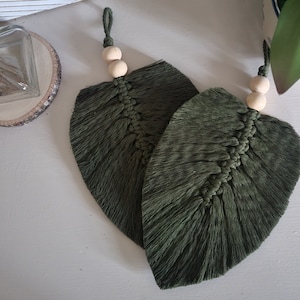 Green Macramé Leaf, Macramé Feather Handmade Home Décor, Boho Décor, Olive Green Macramé Cord, Macramé Feathers
