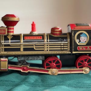 DAIMARU W-20 Toy Tin Train Litho-Made in Japan-Vintage-Battery Operated