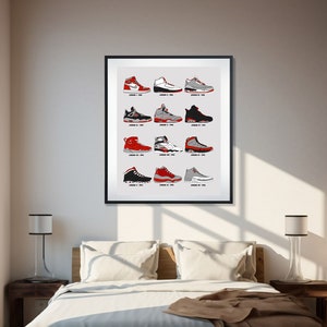 以下が含まれることがあります： 1から19まで番号が付けられた、赤と黒のエアジョーダン スニーカーのコレクションの額装されたプリントです。