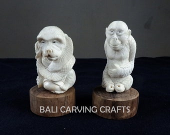 面白い猿の彫刻、中指を立てた猿、木の彫刻、木彫り、手作り、手彫り