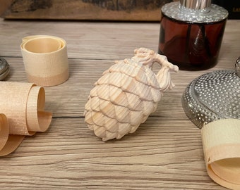 Zirbenzapfen aus Zirbenholz | 7,5 cm | Fensterschmuck und Deko aus Holz | Zapfen aus einem Stück Zirbe
