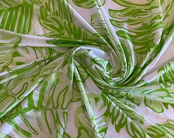 Tecido de algodão poli elástico com estampa tropical verde e branco - por quintal