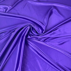 Tissu satiné violet vif classique - le mètre