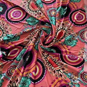 Pink Floral Print Multicolor Poly Print Stretchy Stoff - Bulk Stock