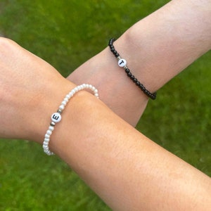 Juego de pulseras de cuentas a juego para parejas personalizadas / Nombre personalizado / Regalo de aniversario Pulsera de la amistad de San Valentín / Novia Novio