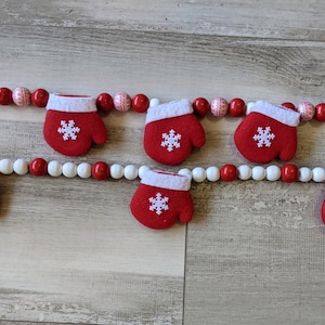 Snow mitten garland, winter garland, Christmas garland