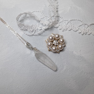 Radiant beauty: silver necklace with rock crystal for timeless elegance