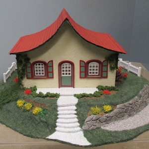 1/4 Scale Enchanted Cottage Kit that sits on a double garden base, quarter scale is 048 or O scale