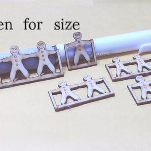 Gingerbread Fence Kit - 7-8&quot; high with laser-scored icing details, 6 piece set