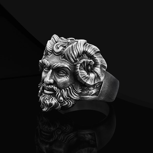 Anello in argento ossidato gotico del dio Pan per il fidanzato, gioielli in argento del dio greco antico, anello della mitologia greca, anello in argento gotico del fauno per gli uomini